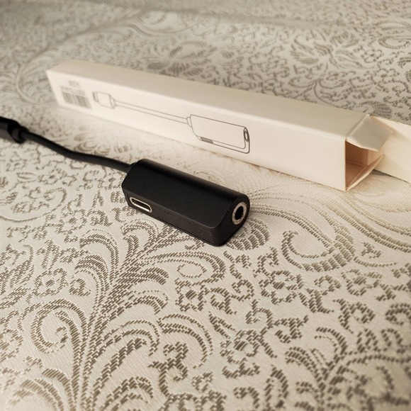 L32 8-pin connector to 3.5mm Headphone Jack Adapter for i Phone CALL32-B01 - Picture 3 of 5